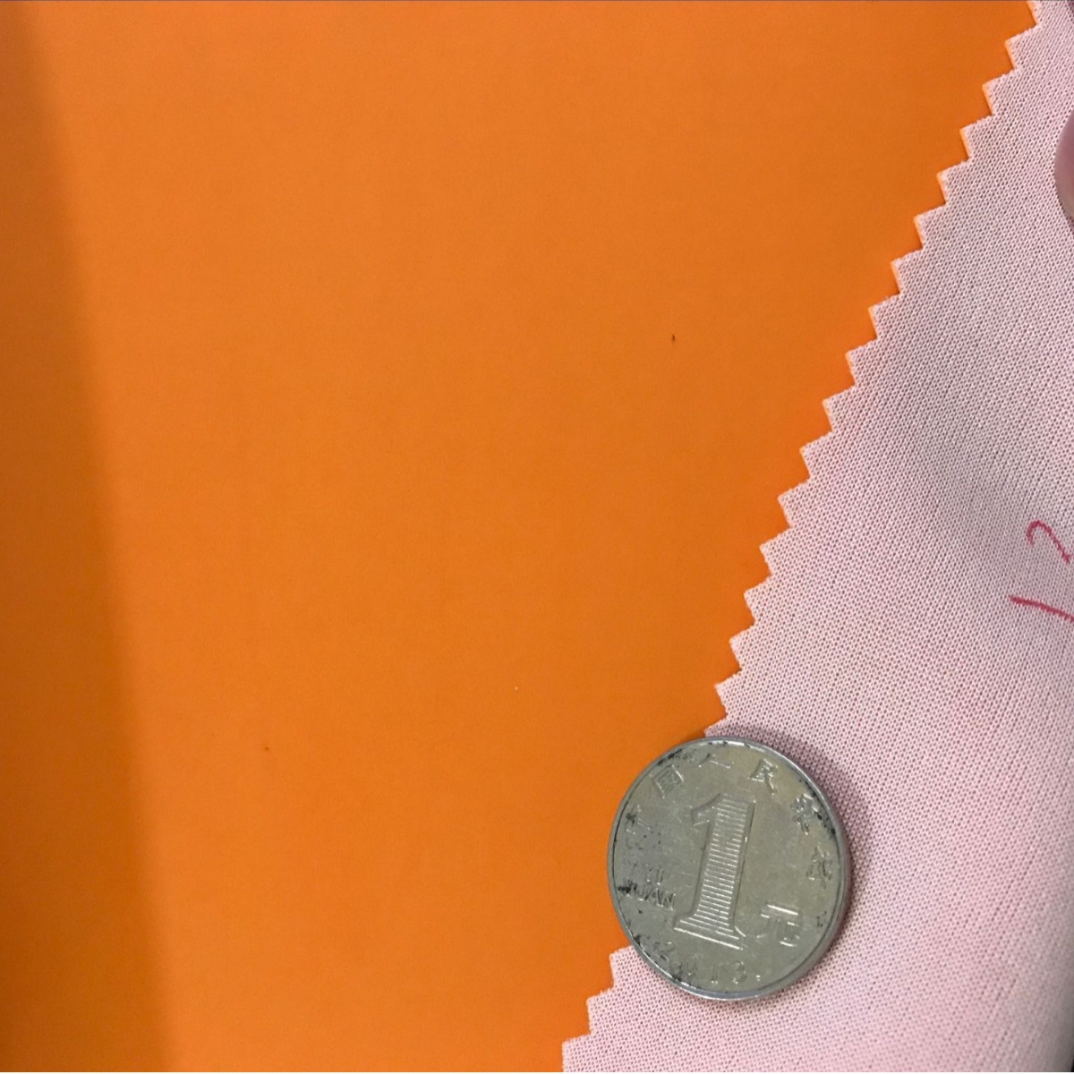 厂家现货1.2mm厚度磨砂压变太空革 服装商标PVC太空革