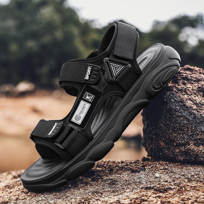 Sandalias vietnamitas para hombres 2025 nuevo estilo de verano ropa exterior antideslizante y resistente al desgaste deportes al aire libre sandalias y zapatillas de playa para jóvenes
