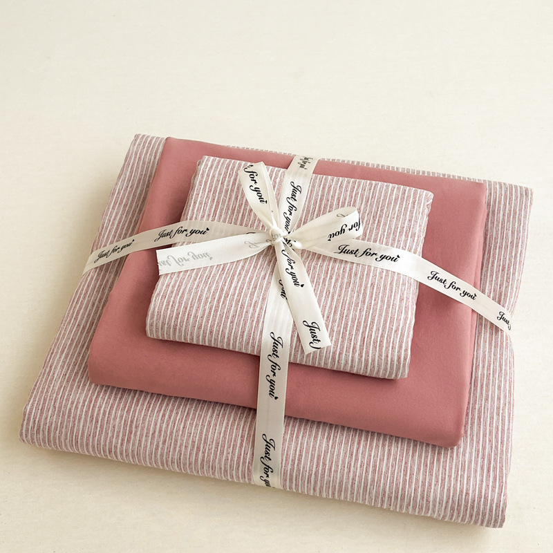 Set di biancheria da letto premium a quattro pezzi in stile giapponese, minimalista, a righe, lavato e tinto in filo, con lenzuolo con angoli elasticizzati in cotone lavorato a maglia._voghion.com