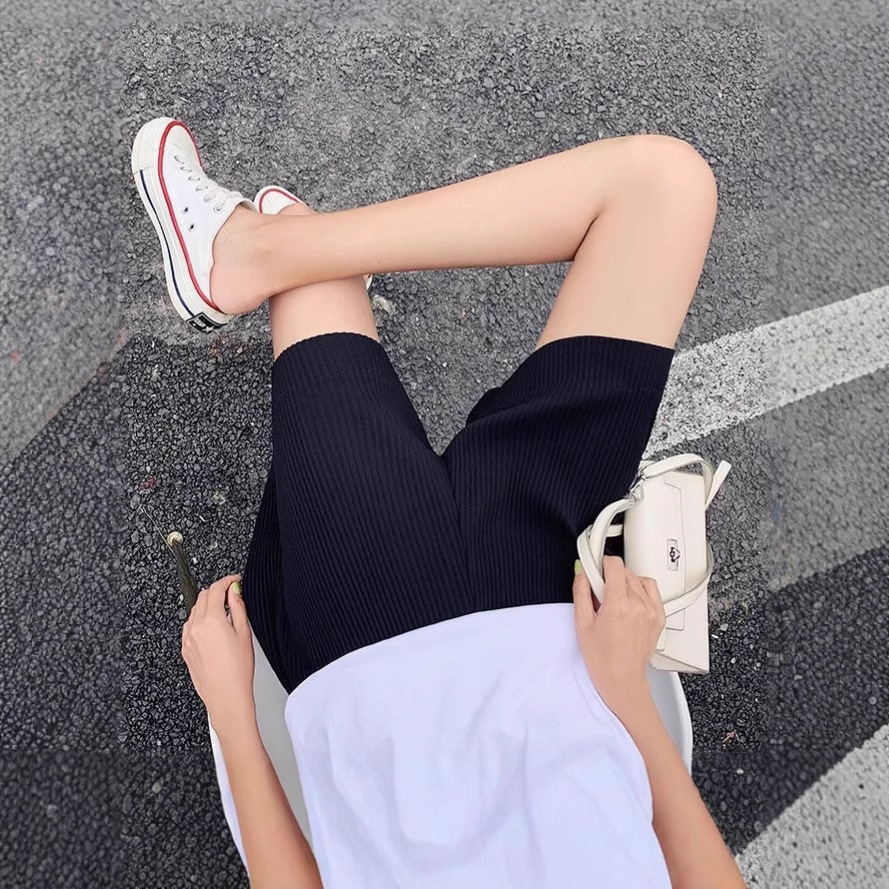 2025 nuevos pantalones cortos de pierna ancha plisados para mujer, pantalones de cinco puntos que cubren la carne de verano de estilo coreano, cintura elástica suelta y versátil, descanso recto