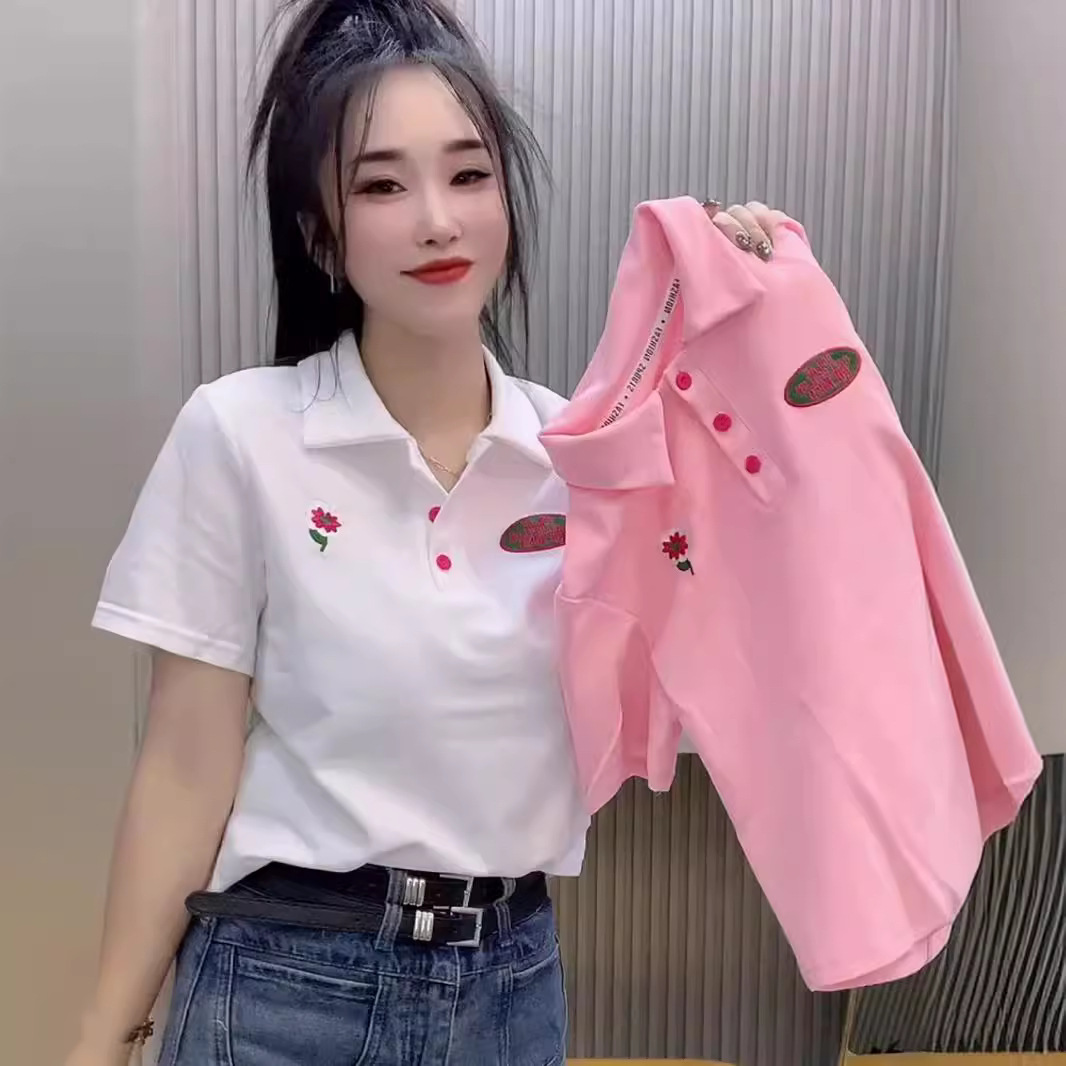 Productos europeos diseño bordado retro sentido de la camiseta de manga corta con cuello de polo para mujer verano nuevo nicho delgado todo-fósforo top de moda