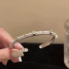 Серебристый (сатинированный браслет)