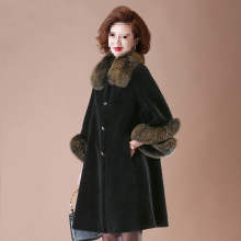 妈妈冬装外套洋气皮毛一体大衣中老年女装冬季皮草衣服新年装