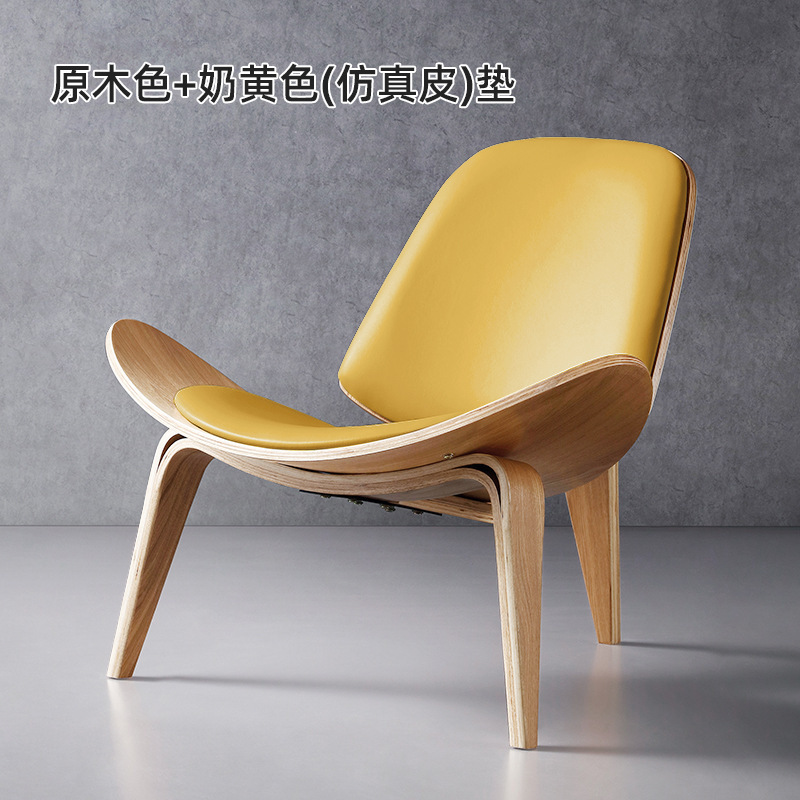 우드 컬러 + 크림색 가죽 쿠션