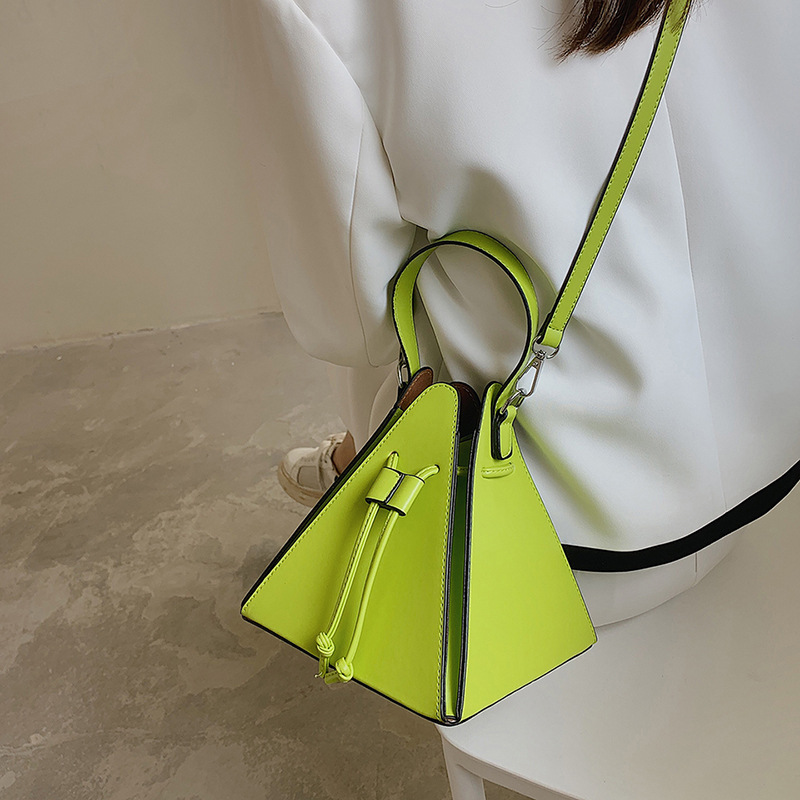 Bolso de hombro transfronterizo femenino Mori chica suave color caramelo personalidad triángulo bolso de mensajero de moda occidental