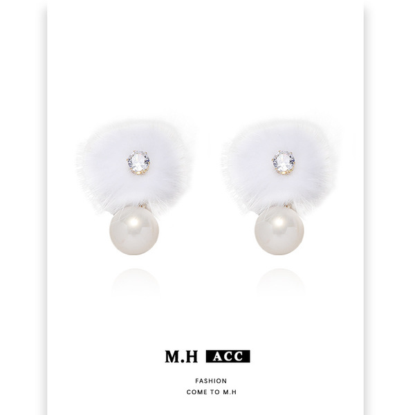 Winter elegant fashionable cute earrings from pearl
