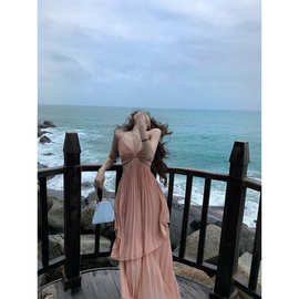 法式性感纯欲风不规则露腰显瘦吊带连衣裙女三亚海边度假拍照长裙