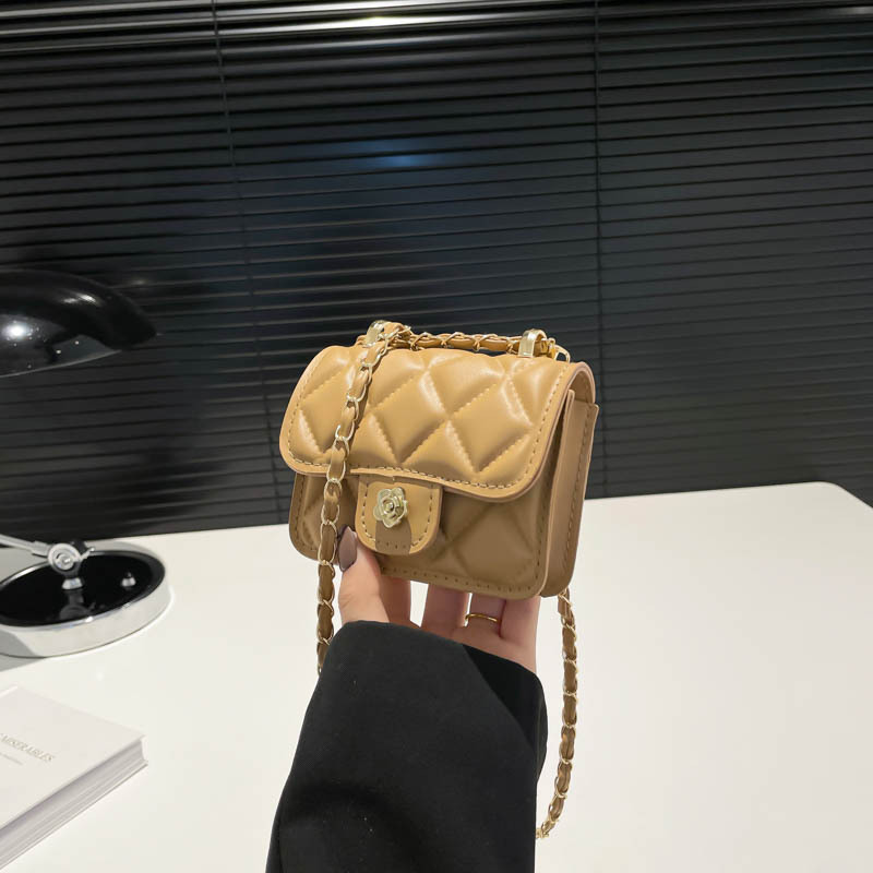 Advanced 2025 nuevo bolso pequeño de cadena de diseño de nicho portátil todo-fósforo rojo de celebridad de Internet sobre rojo mini cambio pequeño bolso cuadrado