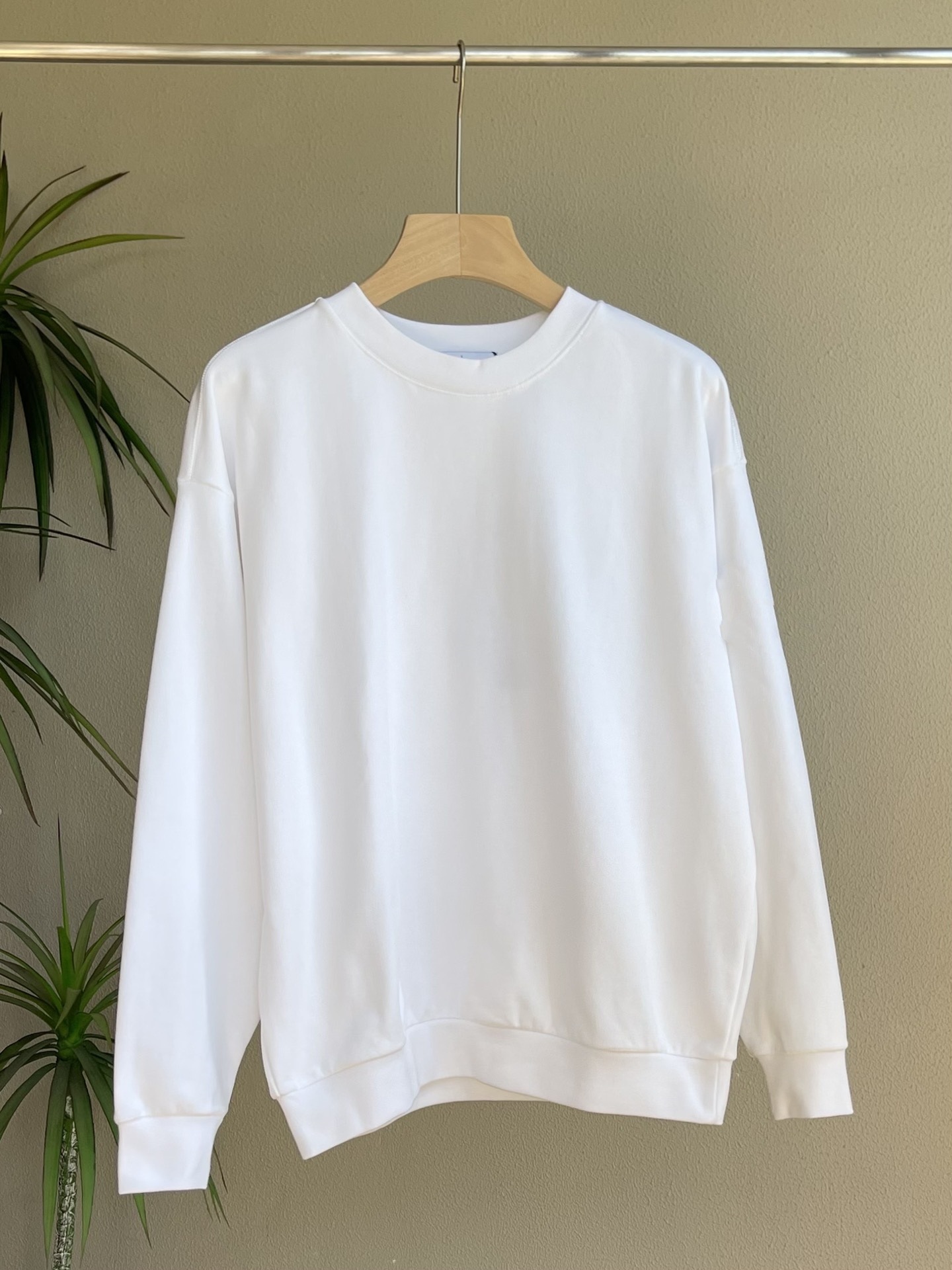 24SS Brazalete cuello redondo jerry suéter pareja brazalete cuello redondo collar suéter moda