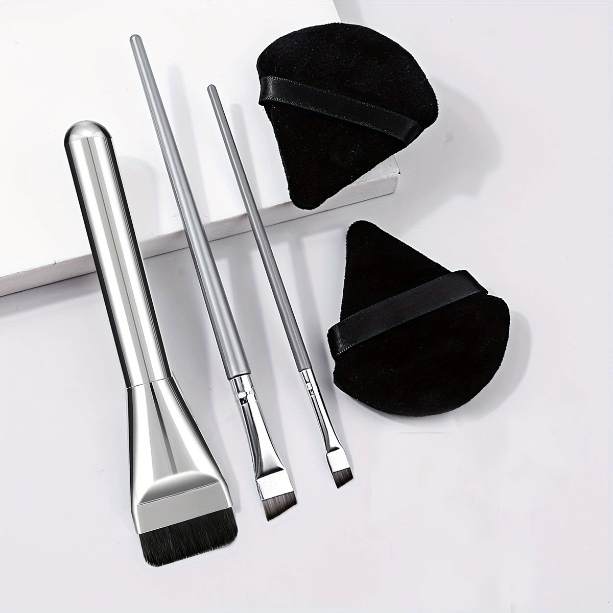 Foundation Brush (wakemake) flat spatula head, silver handle, non-absorbent seamless application