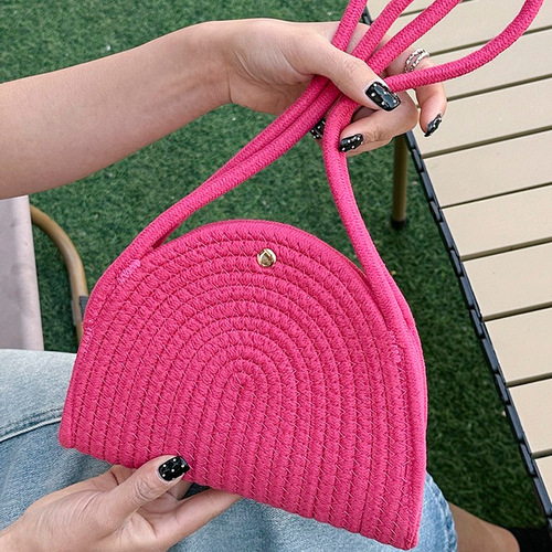 Hand-woven underarm bag, fashionable and versatile woven bag, summer casual minority cotton rope hand-held bag, beach bucket bag.