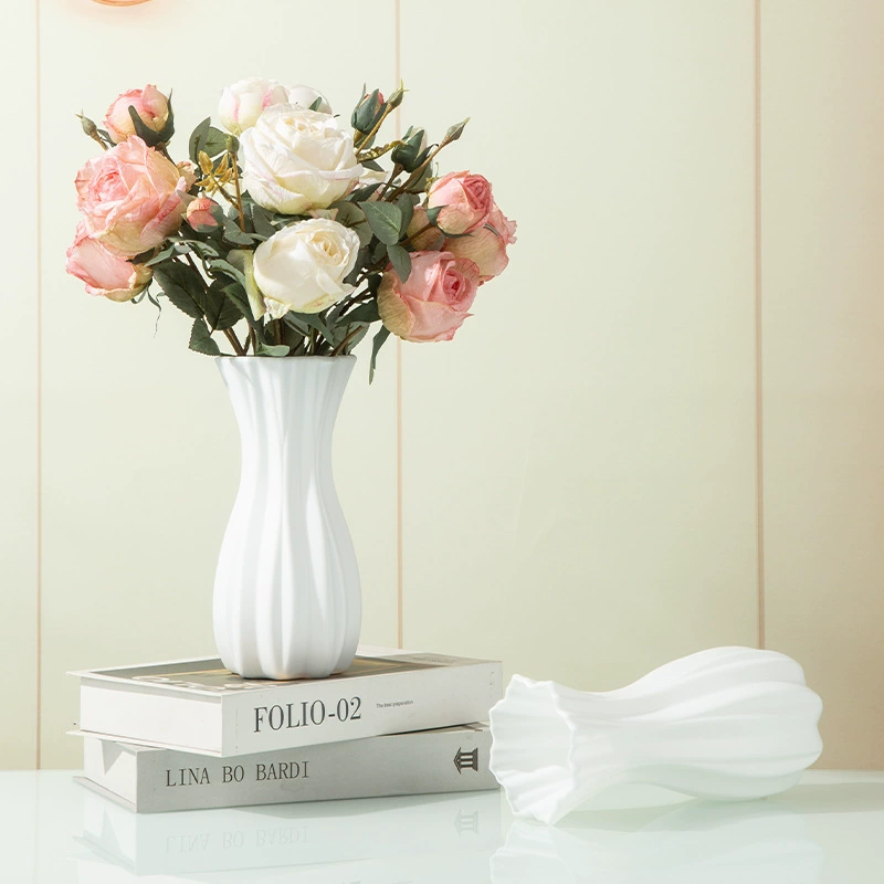 Источник простой цветочной бутылки утолщения пластиковой вазы высокого уровня белый имитация керамической декоративной бутылки может хранить воду