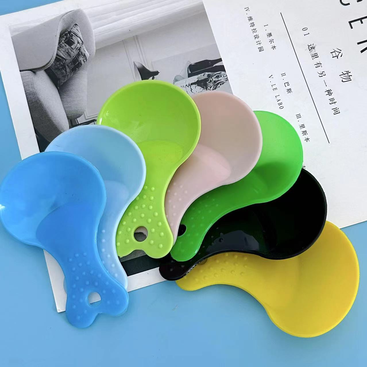 Comida para mascotas cuchara comida para perros comida para gatos cuchara caramelo color plástico amor comida cuchara comida para perros pala suministros para mascotas