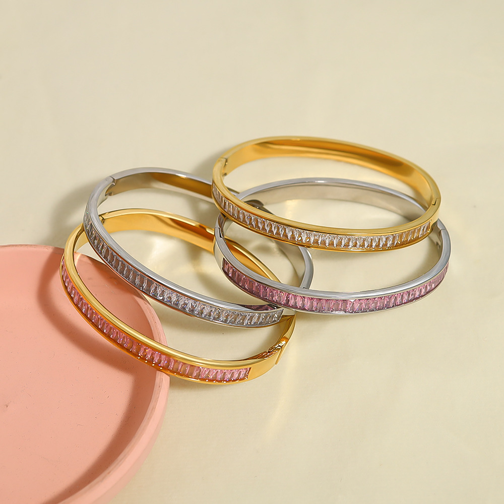 Venta caliente en Europa y América Acero de titanio Acero inoxidable Horno galvanoplastia al vacío Pulsera de circón de color diamante completo Joyería de lujo ligero