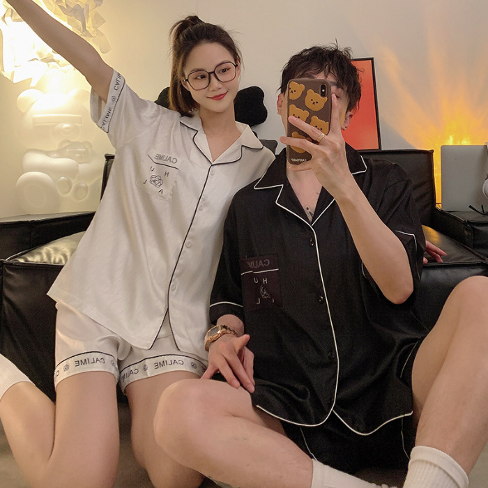 Verano de mangas cortas pareja pijama de seda de hielo delgada para hombres seda real engordada con un conjunto de ropa de casa de verano