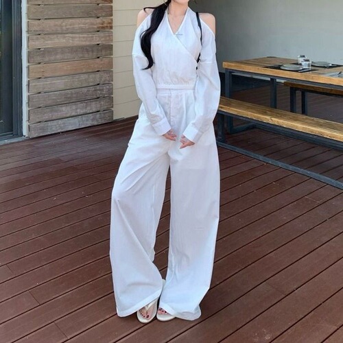 Designer-style spicy white cross-cropped long-sleeve shirt for women, summer fashion set with relaxed wide-leg pants, two-piece set