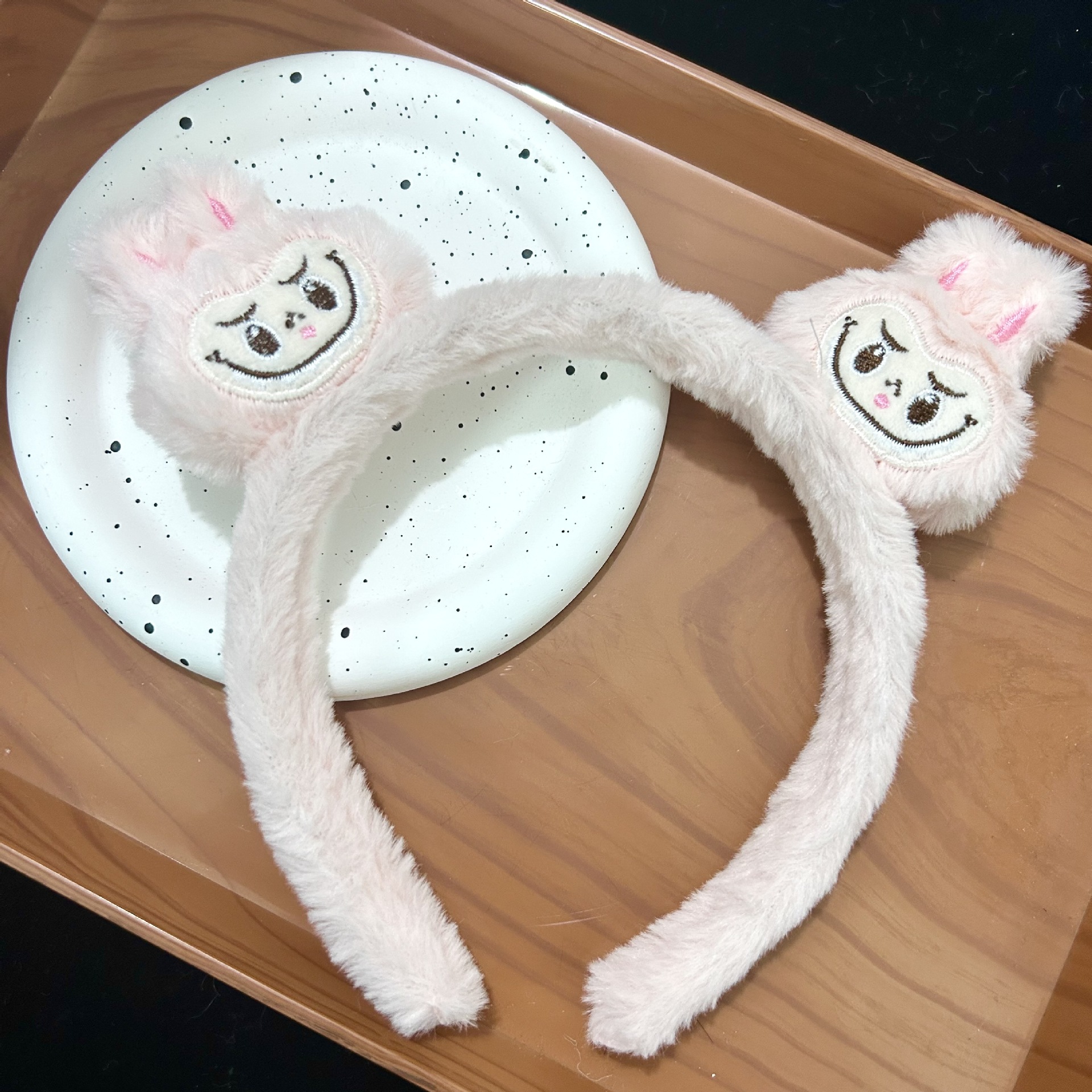 Otoño y invierno lindos bandas de cabello de ranas para mujeres máscaras faciales para lavar la cara dibujos animados de peluche bandejas de cabello extrañas tarjetas de cabello al por mayor