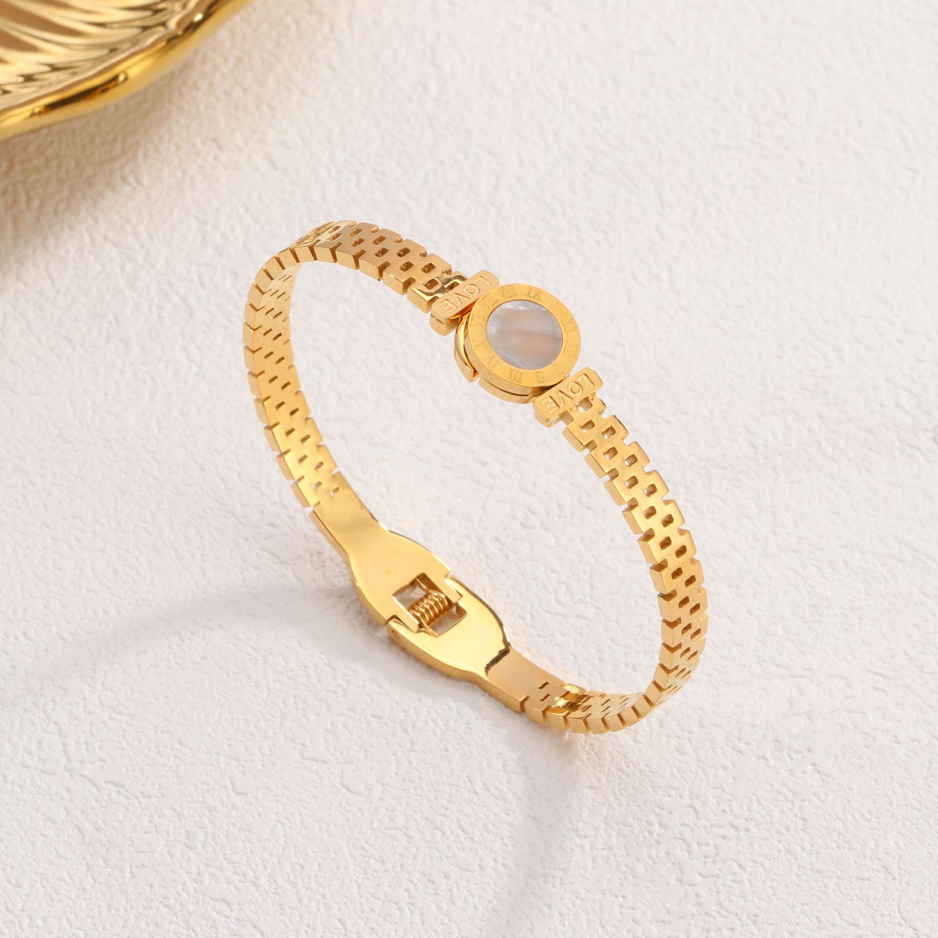 88 로마 숫자 화이트 쉘 팔찌 골드