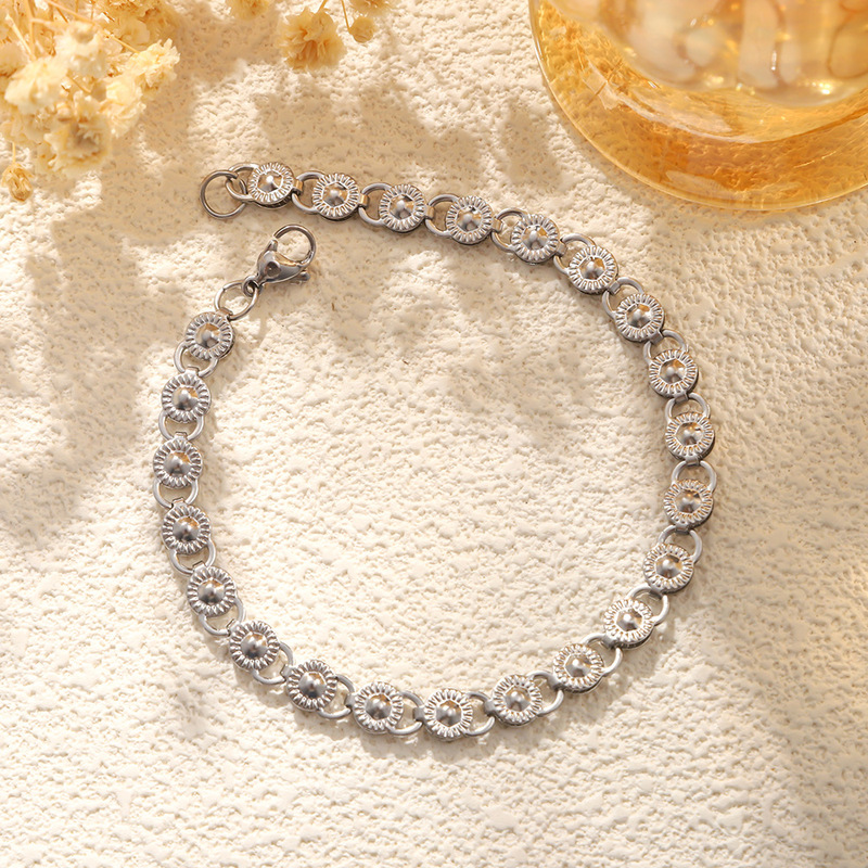 Round steel-colored men's stainless steel titanium steel bracelet, non-fading, vintage, basic commuter style, niche men's accessory Round steel-colored men's stainless steel titanium steel bracelet, non-fading, vintage, basic commuter style, niche men's accessory