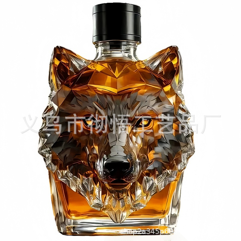 国境を越えて爆発したJeep Whiskey Bottleジープウイスキーの複数のボトルの振り子|undefined