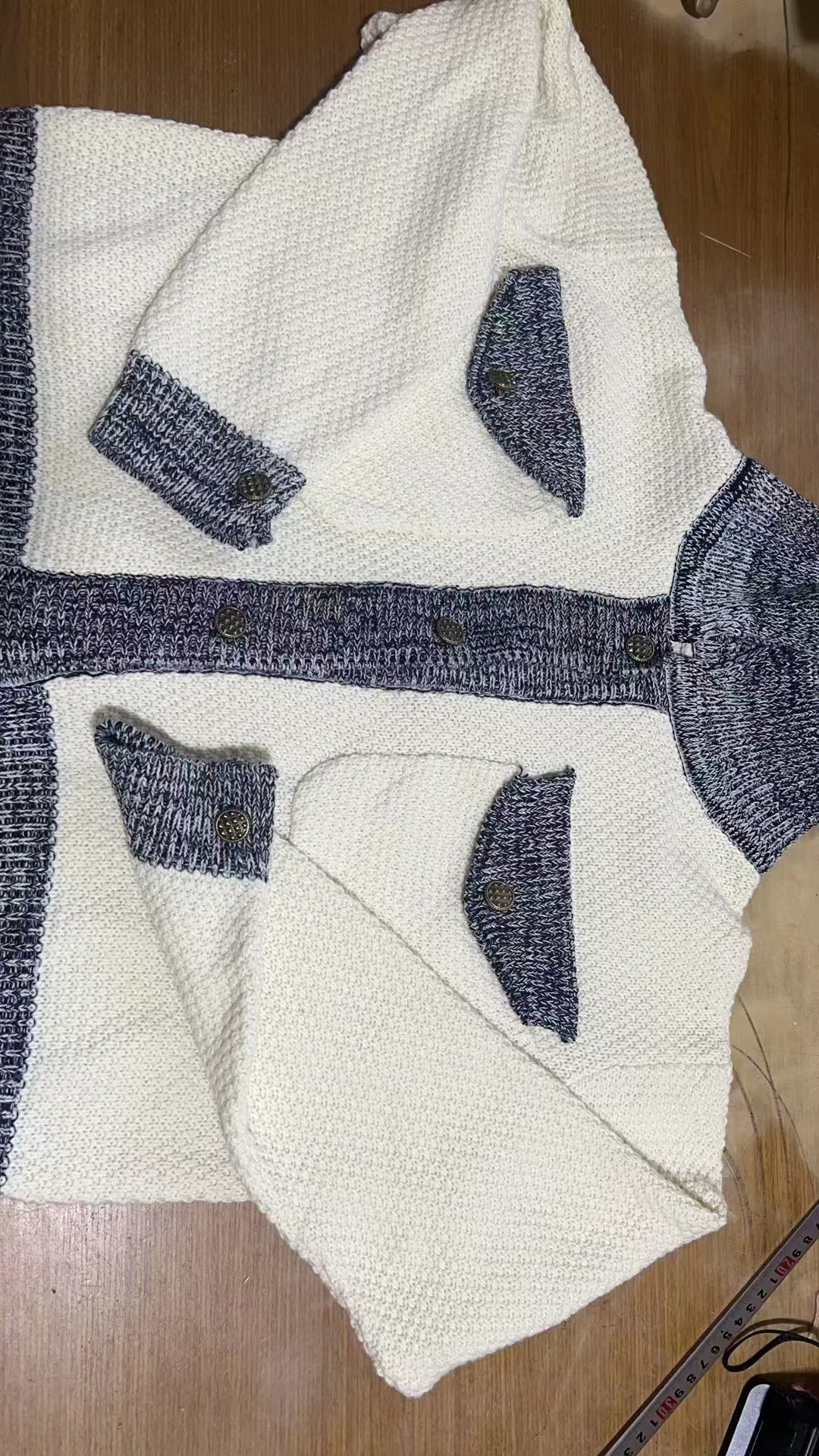 Damenbekleidung schicke modische Kontrastfarbkante altersreduzierende kleine Duftart Mischfarben-Strickjacke 2024 neue Artjacke_voghion.com