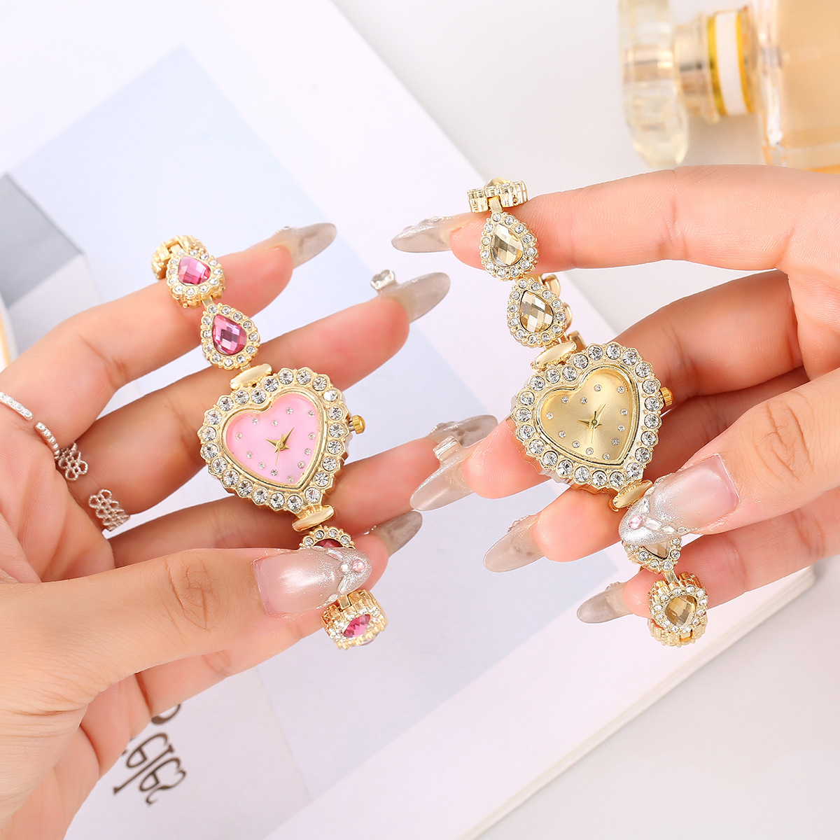 2025 New Spot Wholesale High-End Peach Heart Quartz Watch Light Luxury Love Fashion Bracelet Watch