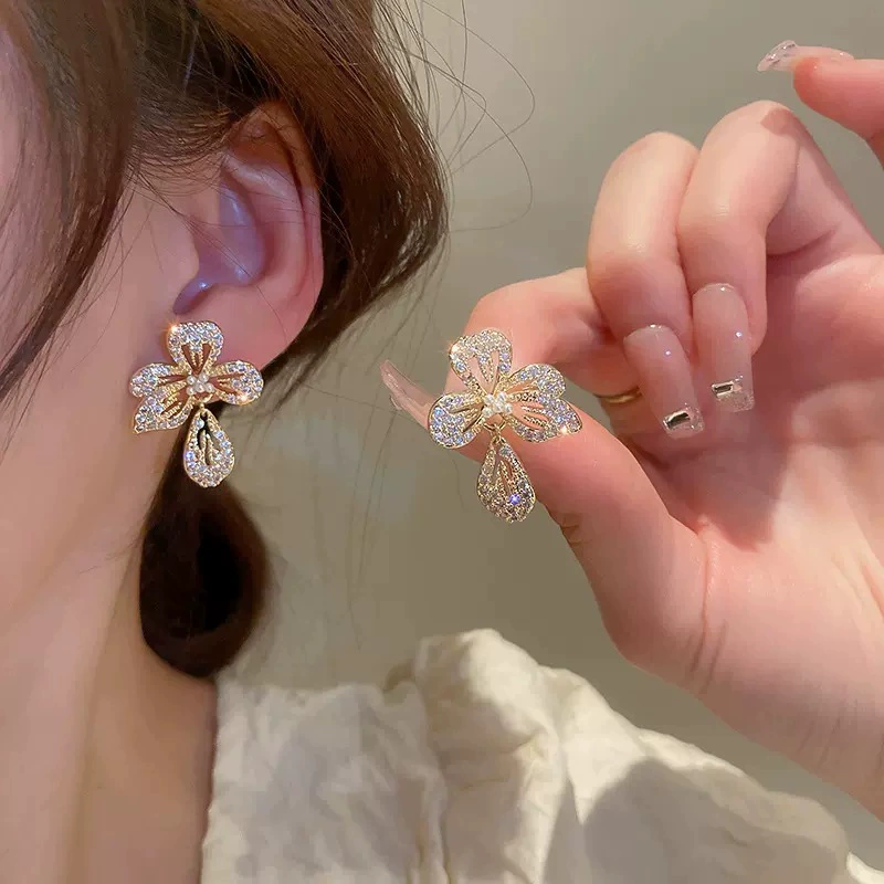 Серебряные серьги-бабочки с жемчужной вставкой, серебряная игла, двойное ношение, яркий фуксия акцент, 6 см