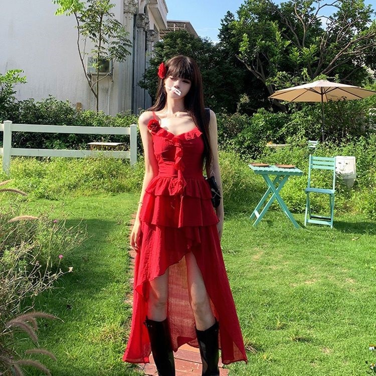 法式气质红色不规则吊带连衣裙女夏季新款辣妹气质度假风海边长裙|undefined