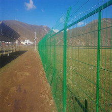 公路框架护栏网厂家果园圈山水源地浸塑网围栏光伏电力隔离围栏网