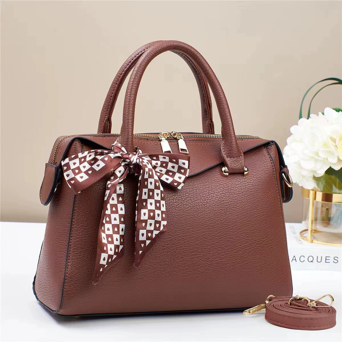 Capacious Shoulder Bag, Fashionable Structured Handbag, 32×13×22 cm, Removable Strap