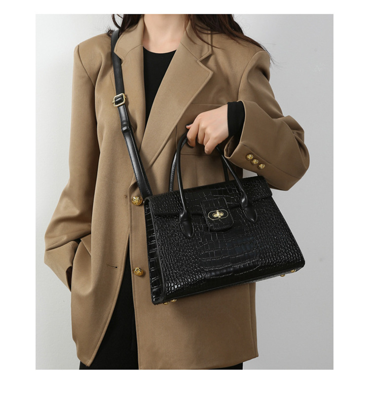 1325g Weight Polyester Lining Material Sewing Thread Fashion Element Zipper Closure Type Double Handle , Sling Strap Strap Type Crossbody Bag Bags Type Casual, Business, Daily Occasion Pu Leather Material Crocodile Pattern All Seasons Season Women's Gender Elegant Style Square Shape Women's Pu Leather Crocodile Elegant Sewing Thread Square Zipper Crossbody Bag 23