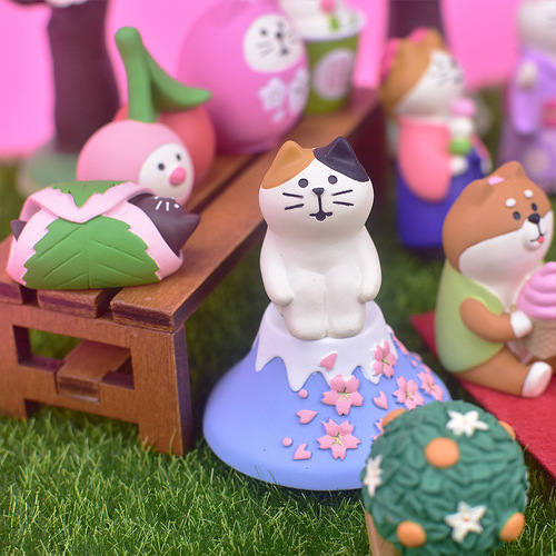 Zakka Traveling Cat Cherry Blossom Viewing Party Mount Fuji Cat Ornament Photo Props Miniature Resin Ornament Gift