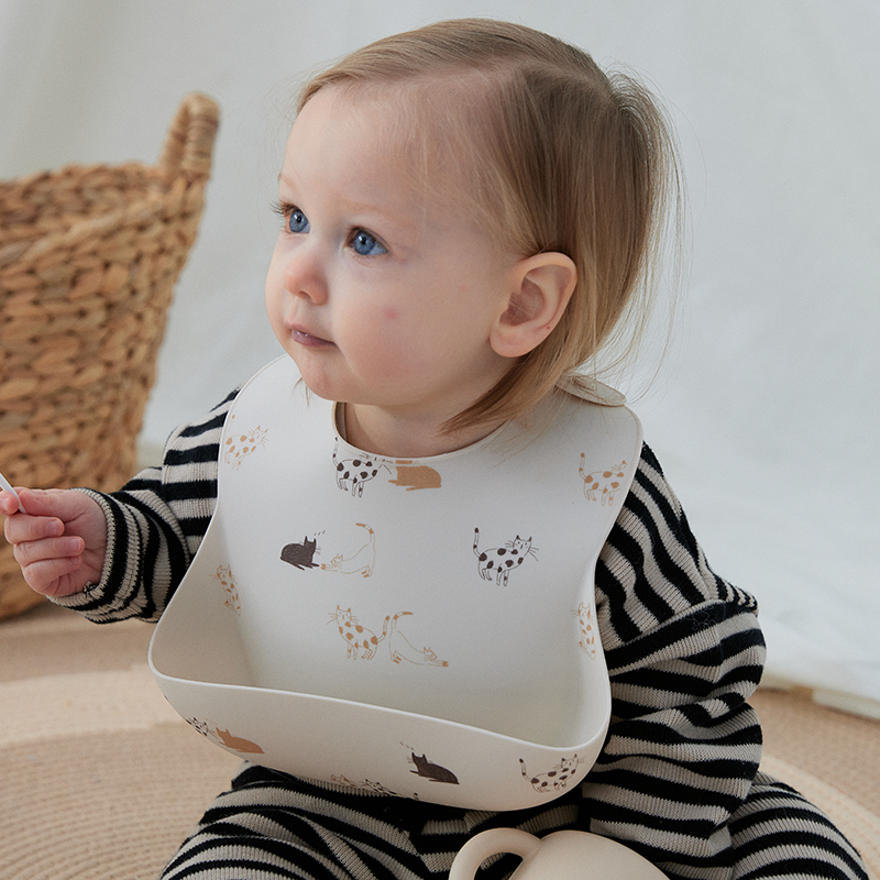 Babero para comer para bebés, babero de silicona impermeable, babero para niños portátil para bebés súper suave, artefacto a prueba de aceite y sucio