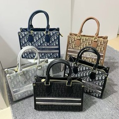 大容量女高级感时尚印花复古手提斜挎包百搭气质潮流女士2025新款