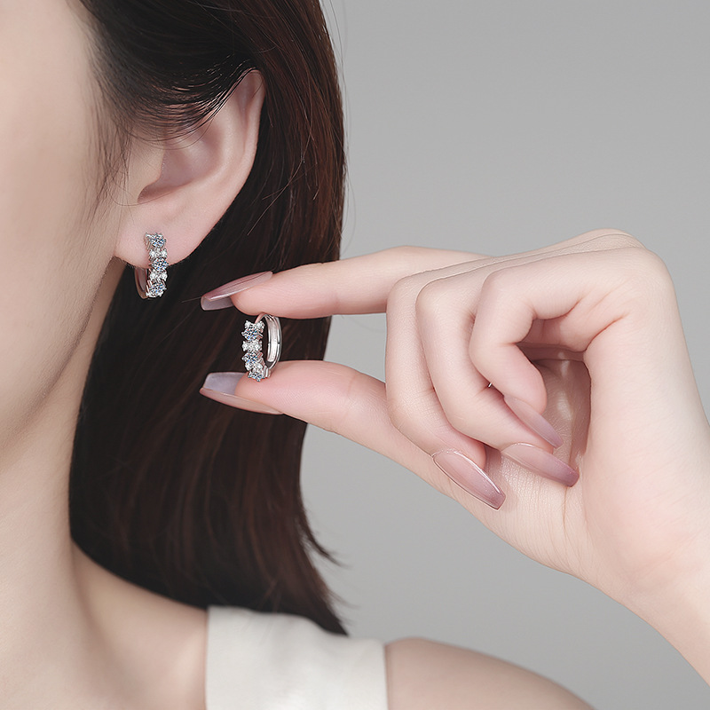 Orecchini a cerchio in moissanite colore d e argento sterling_voghion.com
