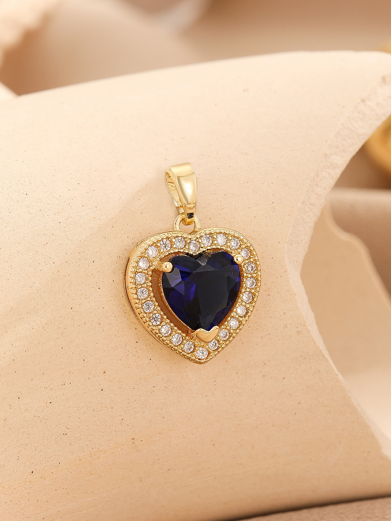 6g Weight Pendant Jewelry Making Type Zircon Inlay Material DIY Jewelry Accessories Classification 1 Piece Quantity Copper Material Heart Shape Pattern Inlay Design Simple Style, Classic Style Style 1 Piece Copper Zircon Heart Shape Pendant 7