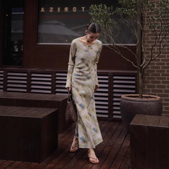 Rongtai シルクトライアングルカットマルチカラー長袖スリムシルクドレス女性の新しい中国風改良チャイナドレスロングスカート