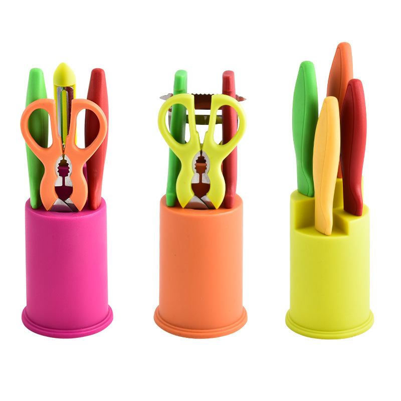 Juego de cinco piezas de herramientas pequeñas con colores aleatorios