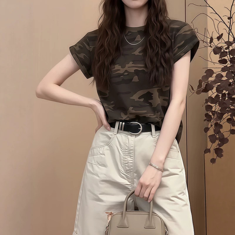 Fashionable American-style camo short-sleeve T-shirt for women, summer design, slimming, unique, niche, round-neck, regular-shoulder top Fashionable American-style camo short-sleeve T-shirt for women, summer design, slimming, unique, niche, round-neck, regular-shoulder top