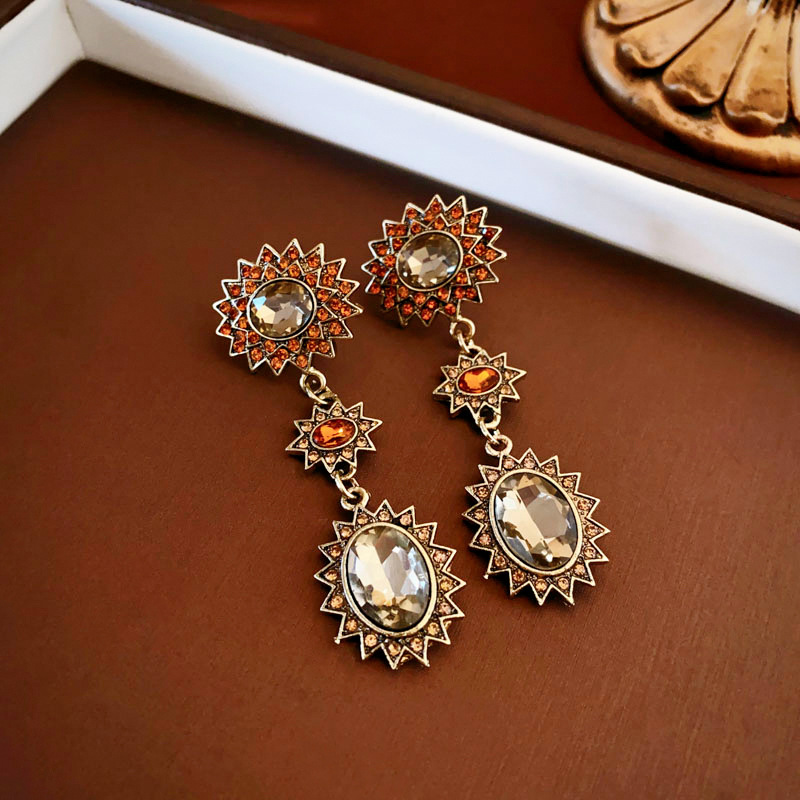 Retro Exaggerated Flower Alloy Rhinestones Women's Earrings Necklace display picture 3