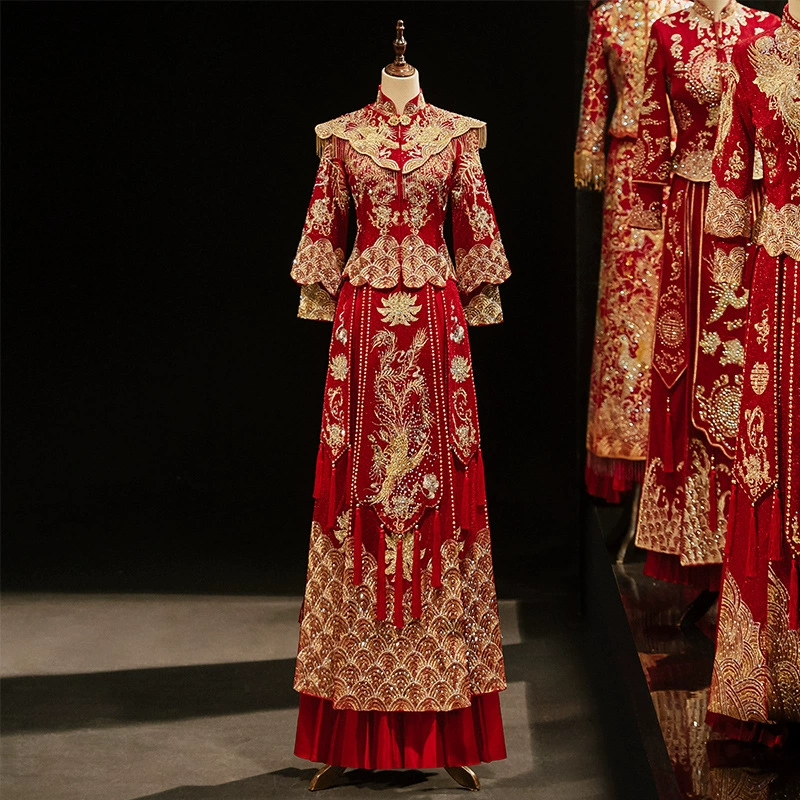 Suhe traditional wedding dress, cloak, dragon and phoenix