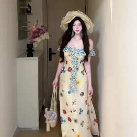 法式印花一字肩无袖连衣裙女夏季海边度假收腰显瘦独特漂亮长裙子