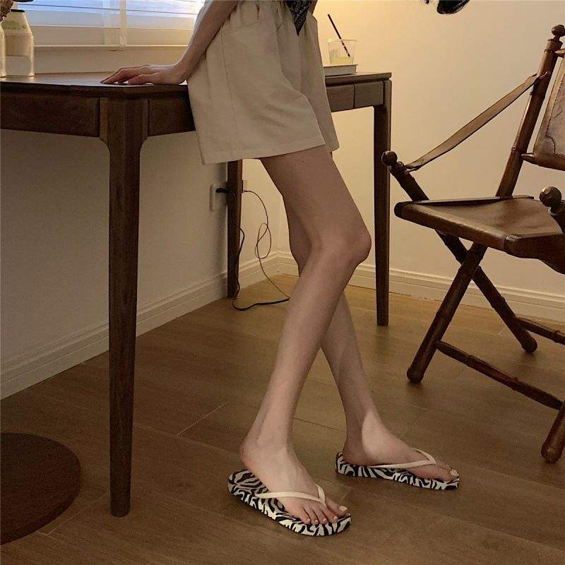 Internet Celebrity Fashion Zebra Print Flip-Flops for Women, Summer Non-Slip Outdoor Flat Thong Sandals, Thin Sole, Washable Internet Celebrity Fashion Zebra Print Flip-Flops for Women, Summer Non-Slip Outdoor Flat Thong Sandals, Thin Sole, Washable