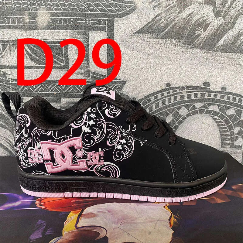 New in stock: DC skate shoes for men and women, trendy skateboard shoes, casual and fashionable, versatile for students, retro sports loafers New in stock: DC skate shoes for men and women, trendy skateboard shoes, casual and fashionable, versatile for students, retro sports loafers