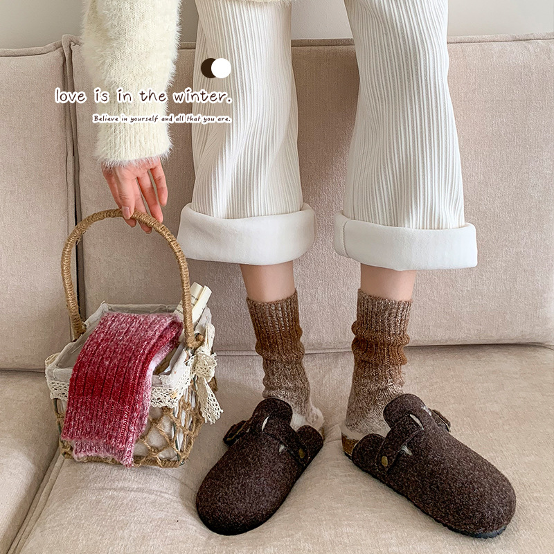 Calcetines para mujeres otoño y invierno gruesas barril largo de calcetines calientes para jóvenes personalidades gradientes de colisión de color pila de anchor rojo tubo medio