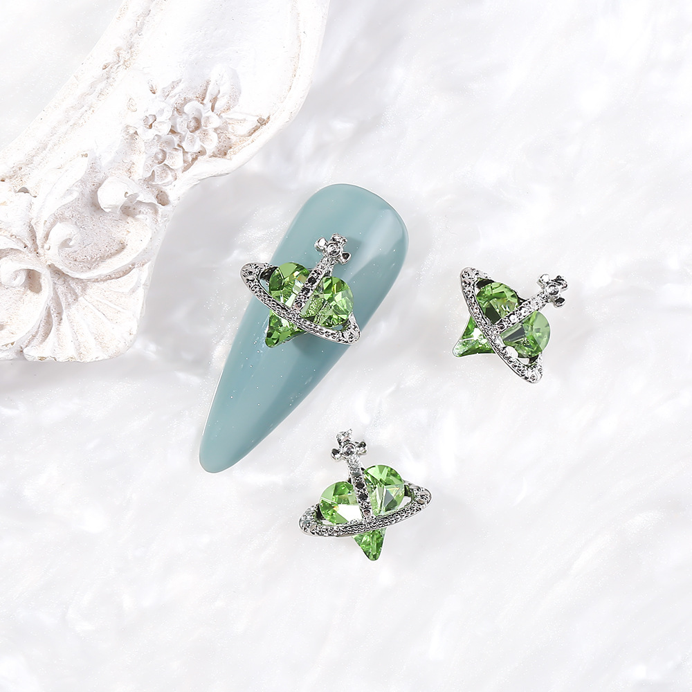 En línea celebridad reina madre uñas aleación joyería torcida melocotón corazón diamante retro estilo oscuro plata uñas accesorios de diamantes decorativos