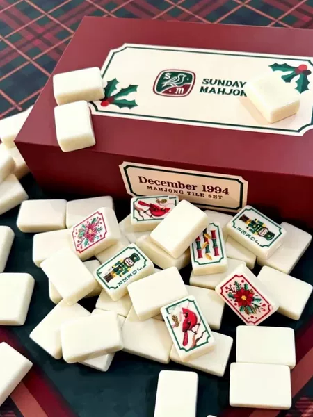 (In-stock New Arrival) Ivory Christmas Hand-Painted American Mahjong Acrylic Set