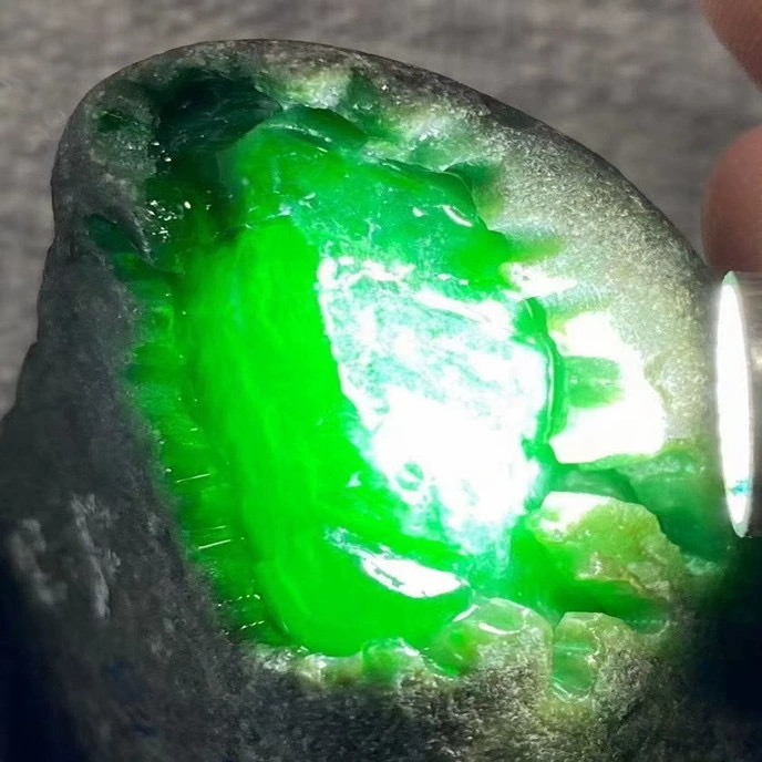 Натуральный нефритовый сырой бирманский нефрит