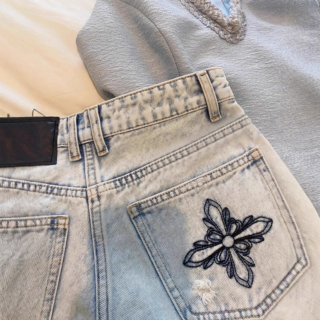 Old Washed Embroidered Burrs Denim Shorts Women's Summer 2025 New High-waisted Straight Sweet And Cool Hot Girls A-word Hot Pants._ecoleips.com