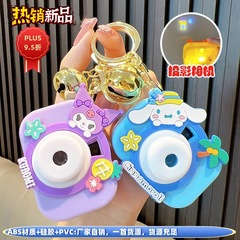 小さい商品のかわいい創意のクールな洛米のアクリルのキーホルダーの発光の子供の投影のカメラのリュックサックの装飾のペンダント